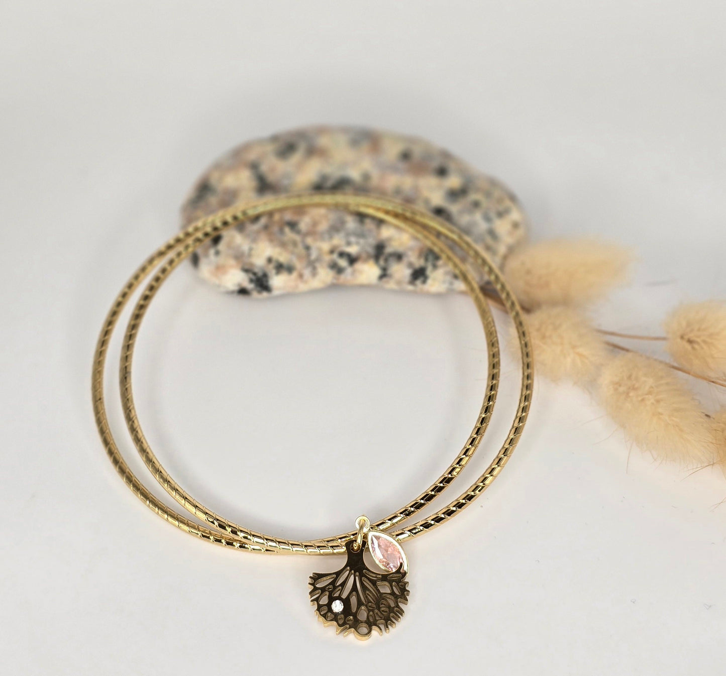 Bracelets jonc avec breloques