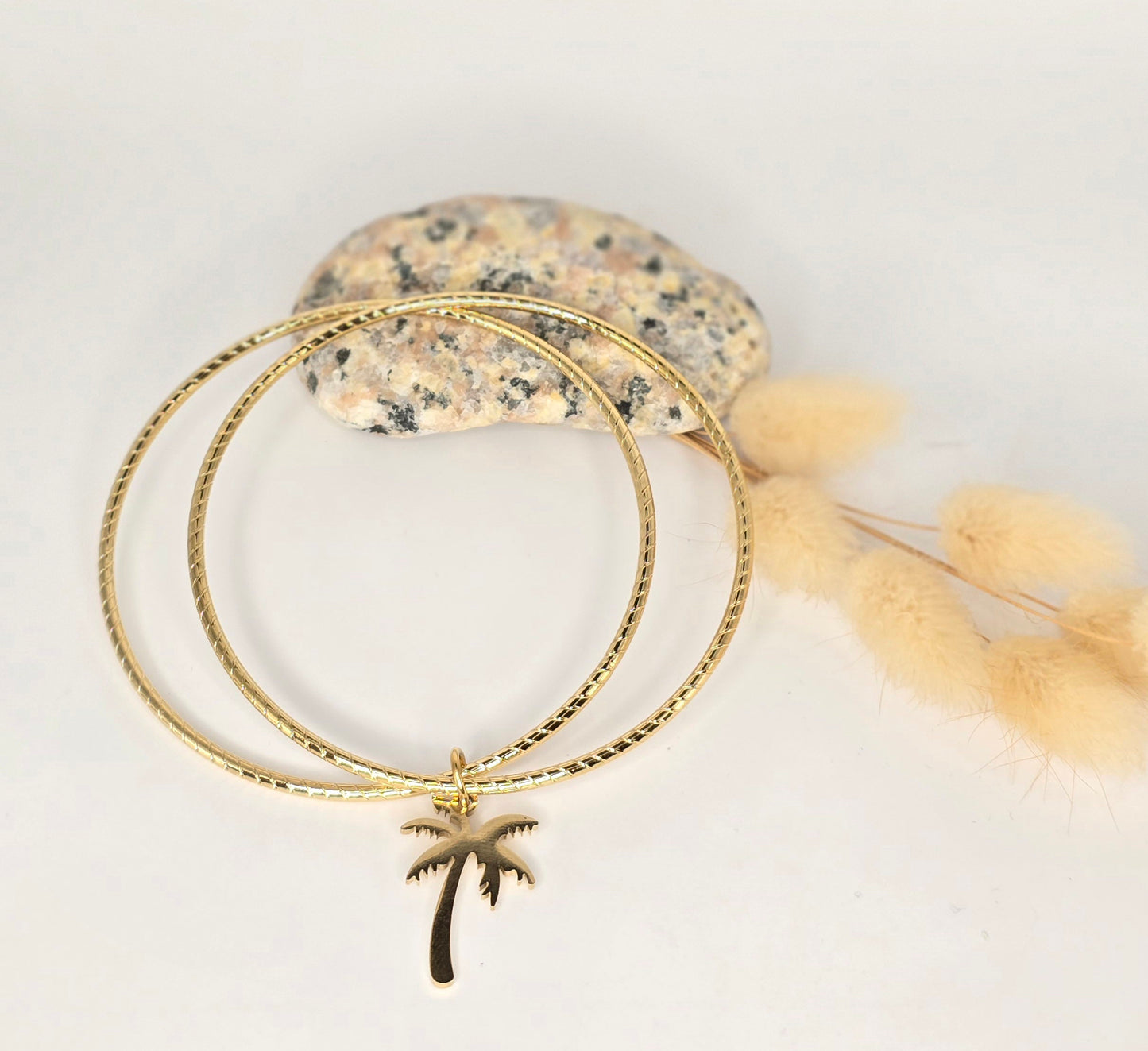 Bracelets jonc avec breloques