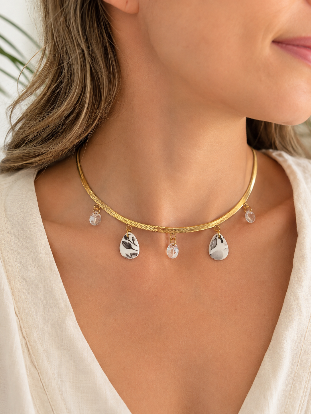 Collier ras de cou breloques fleurs et perles "Rosée Nocturne"