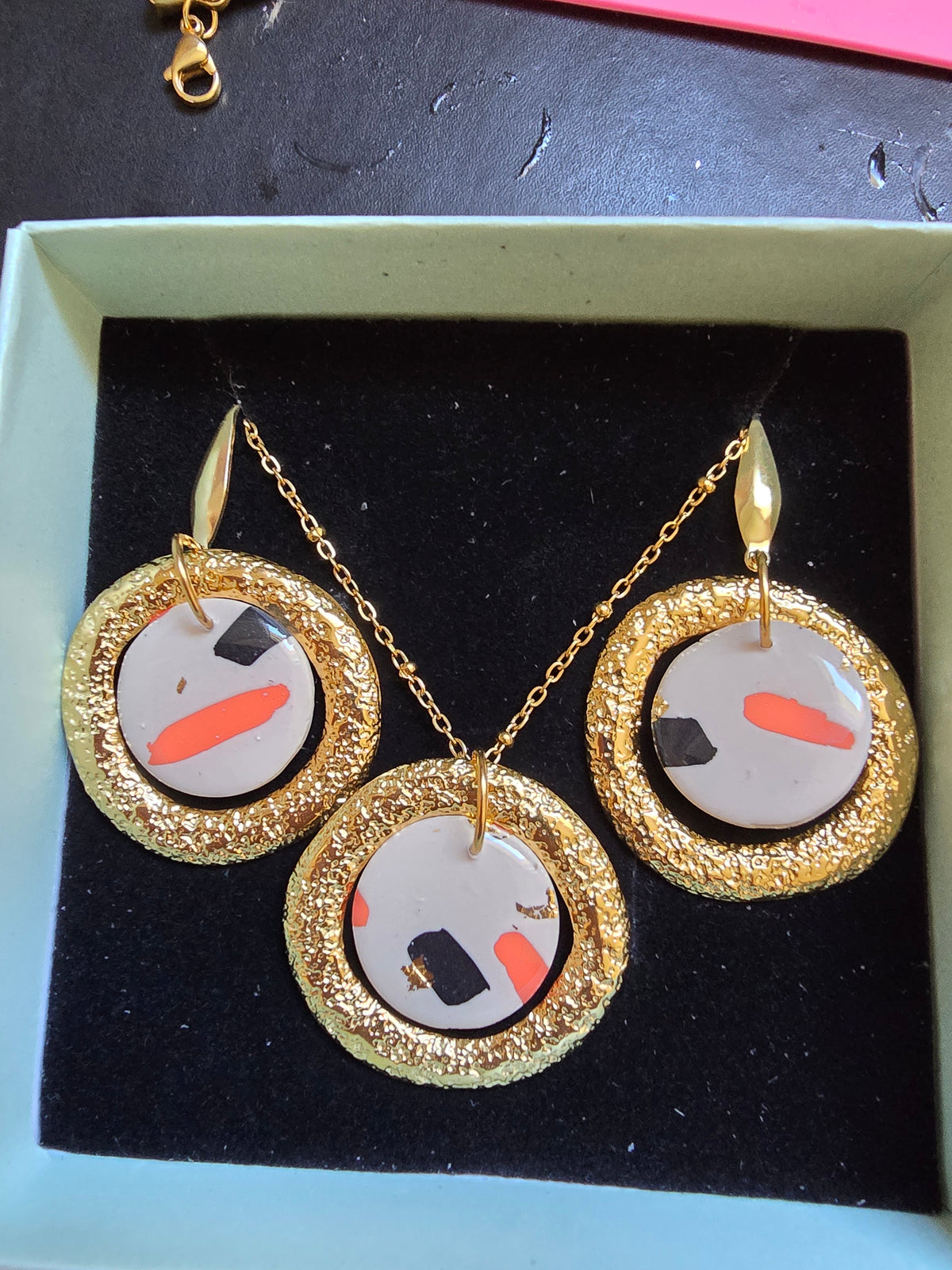 Parure Éclat Corail - Collier & Boucles d'Oreilles Acier Inoxydable