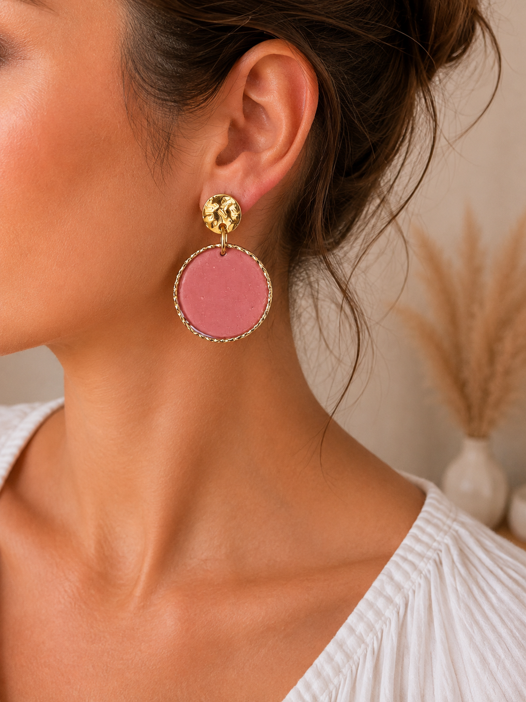 Boucles d'oreilles pastille saumon "Douceur Corail" - pâte polymère et acier inoxydable doré