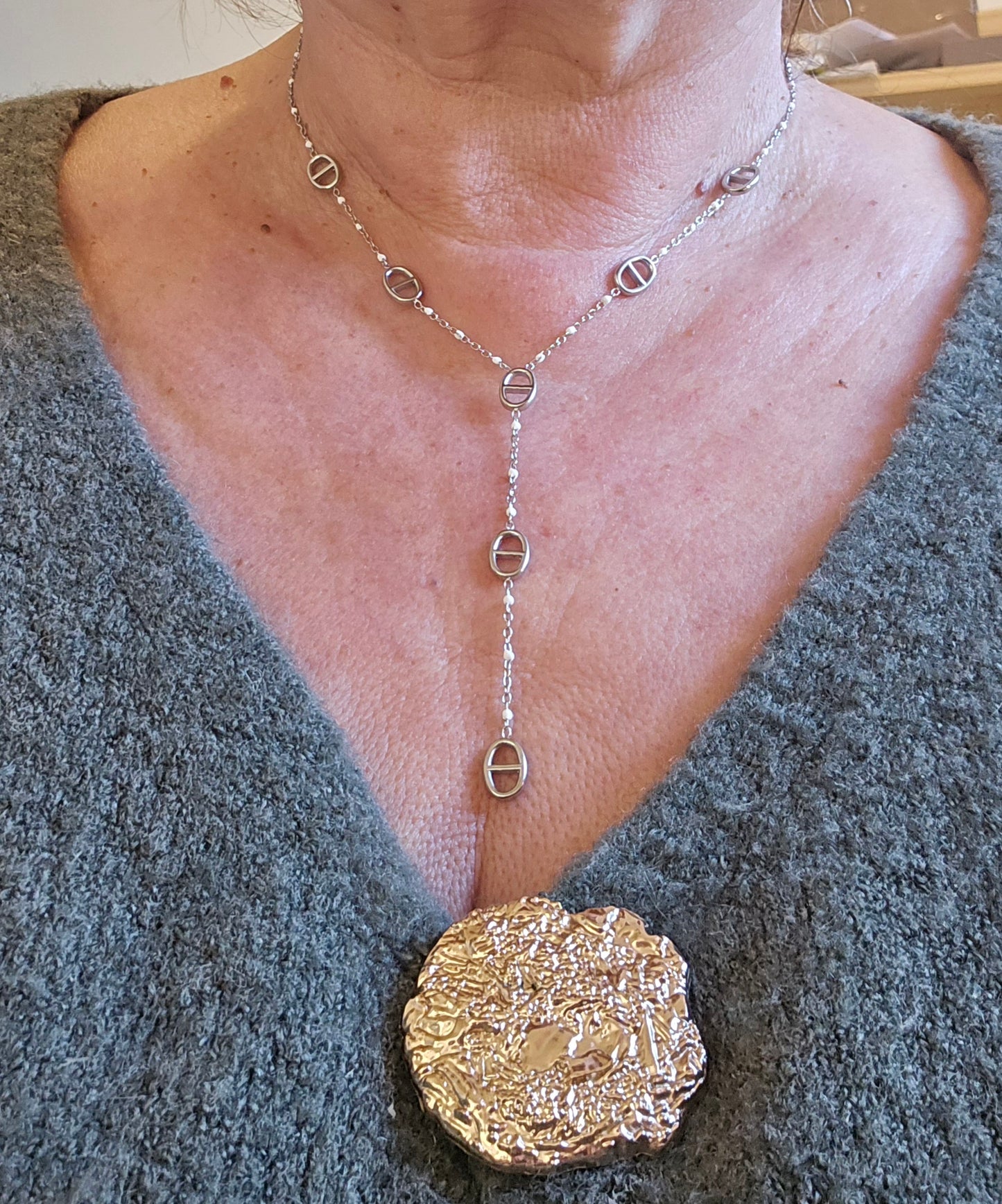 Parure moderne et discrète