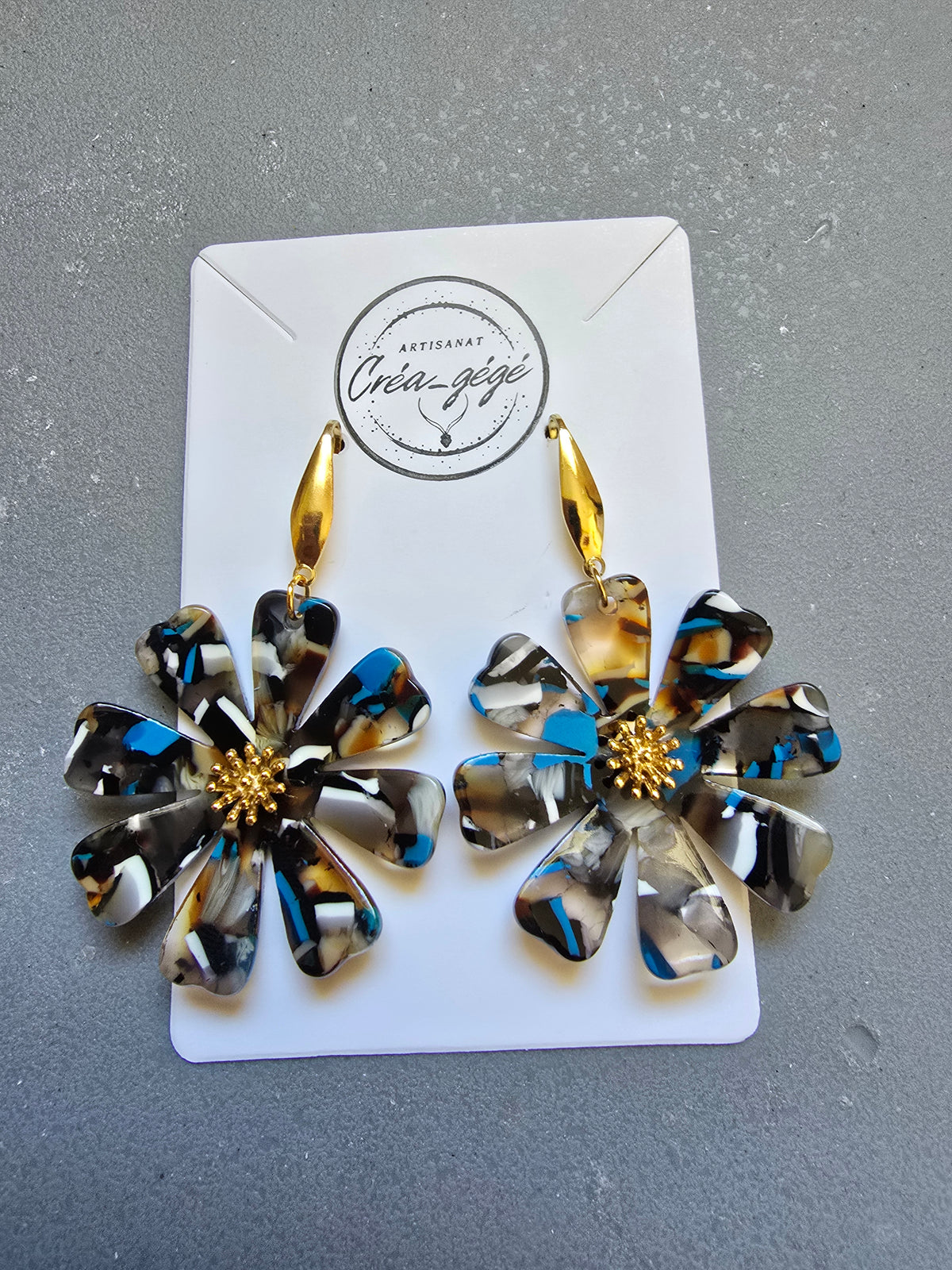 Boucles d'oreilles pendantes fleur XXL en résine - Plusieurs coloris