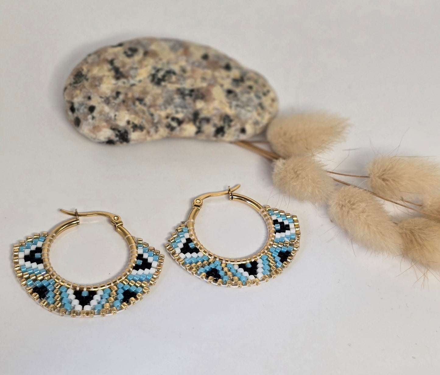 Boucles d'oreilles perle tissés mains bleu
