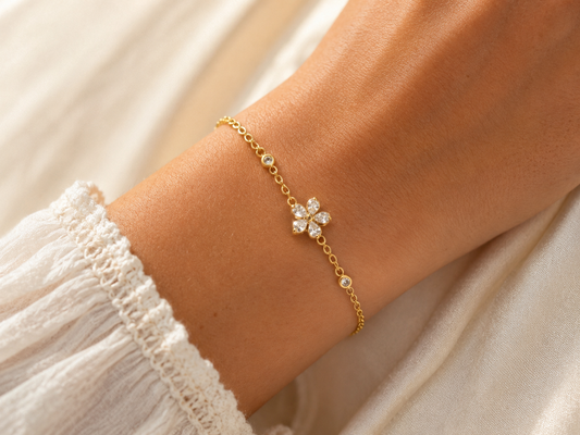Bijoux hypoallergéniques : pourquoi choisir l'acier inoxydable quand on a la peau sensible