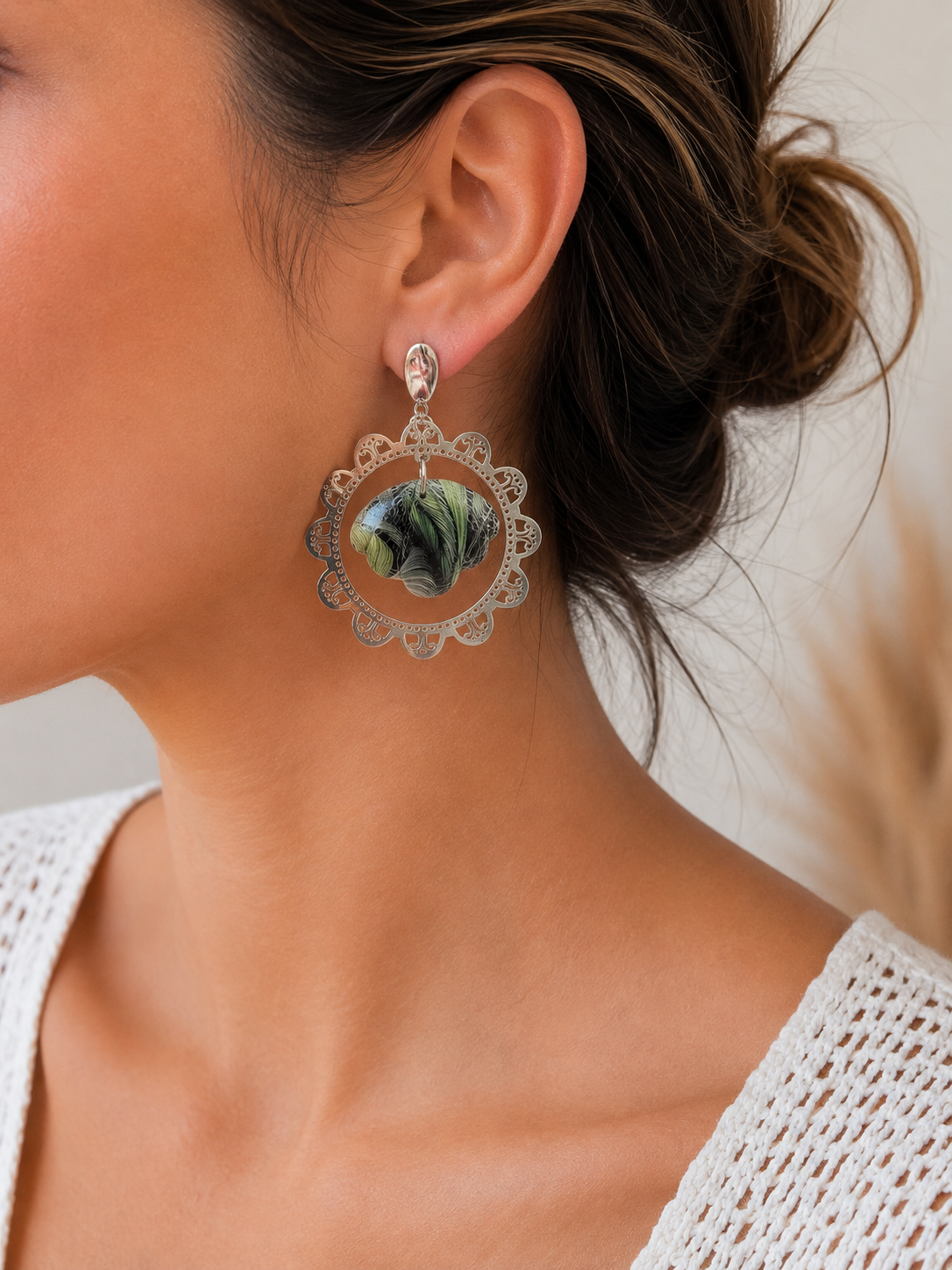Boucles d'oreilles médaillon en acier inoxydable argenté et pâte polymère résinée effet marbré vert