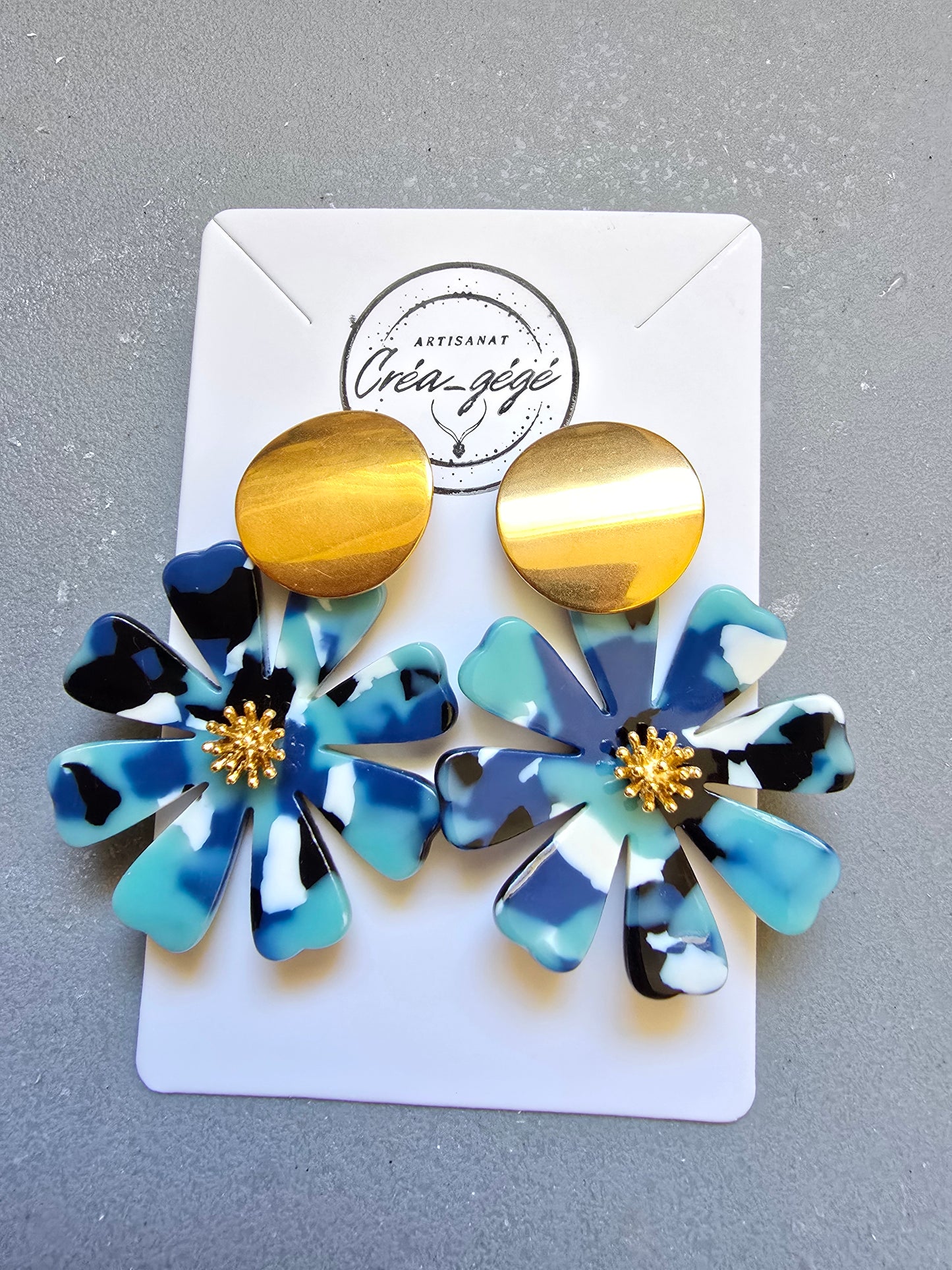 Boucles d'oreilles pendantes fleur XXL en résine - Plusieurs coloris