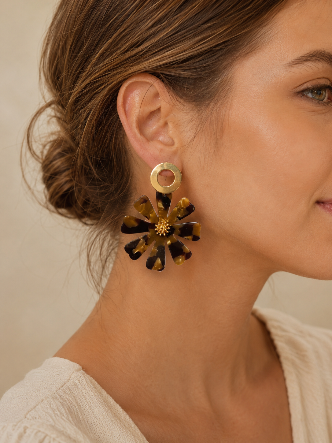 Boucles d'oreilles pendantes fleur XXL en résine - Plusieurs coloris