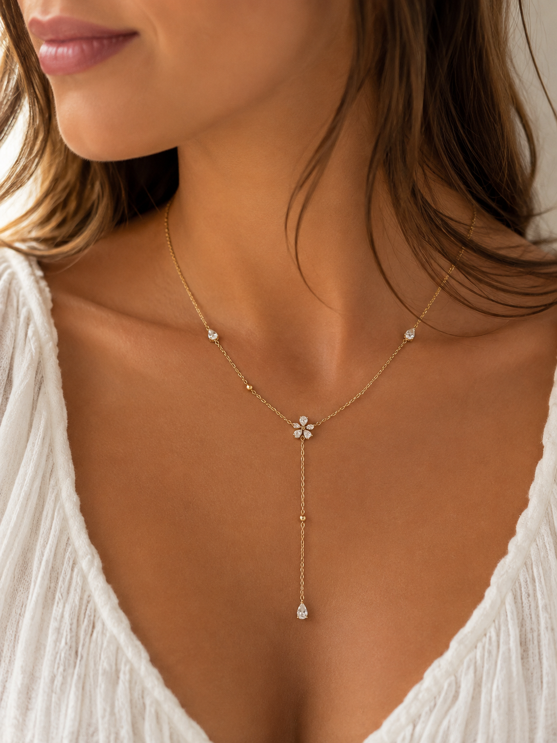 Collier Y fleur en acier inoxydable doré serti de strass