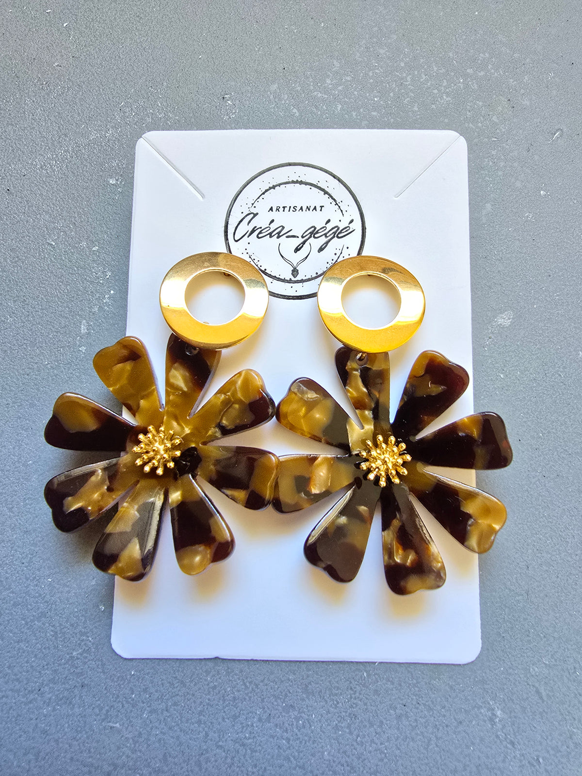 Boucles d'oreilles pendantes fleur XXL en résine - Plusieurs coloris
