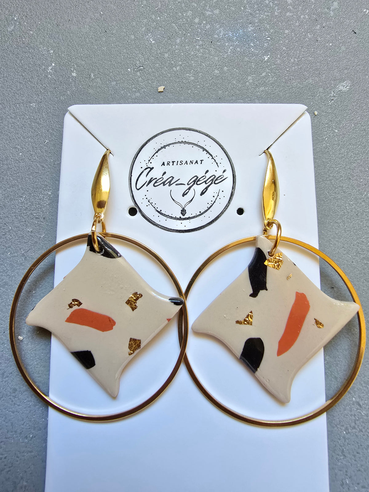 Boucles d'oreilles pendantes cercle & losange terrazzo doré