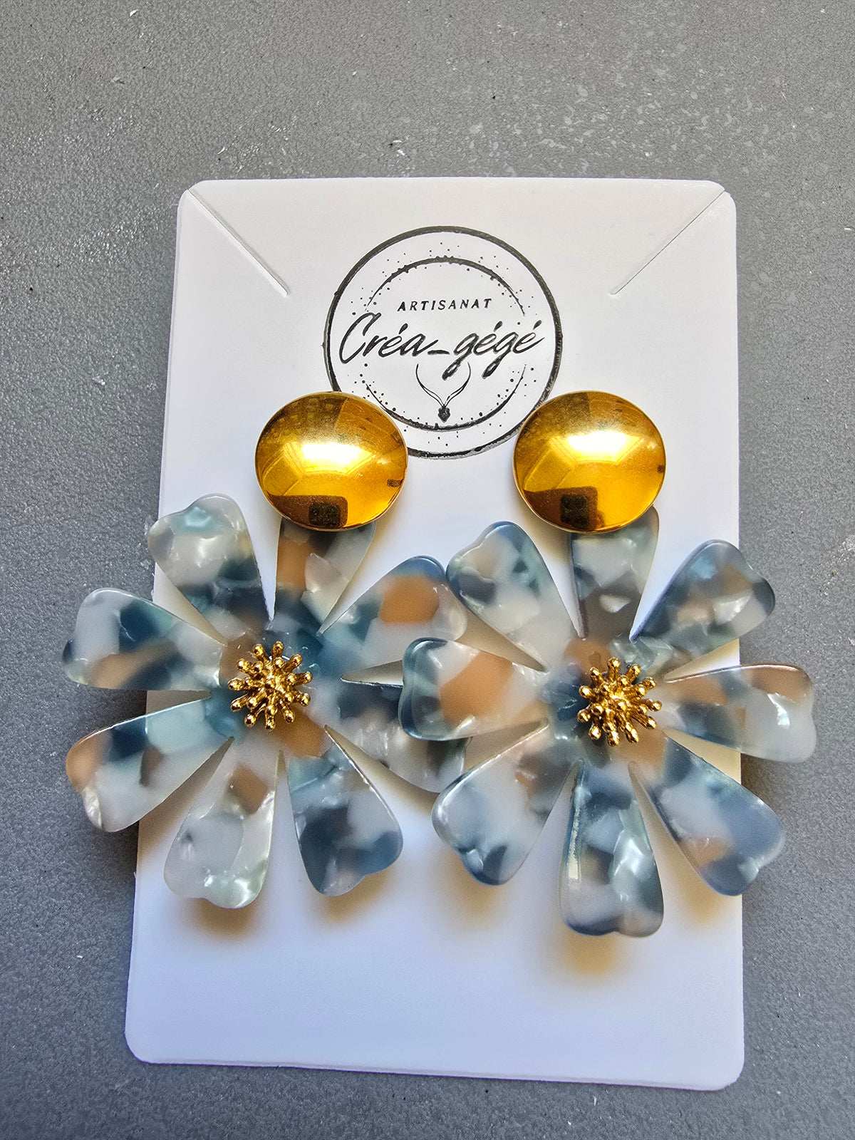 Boucles d'oreilles pendantes fleur XXL en résine - Plusieurs coloris