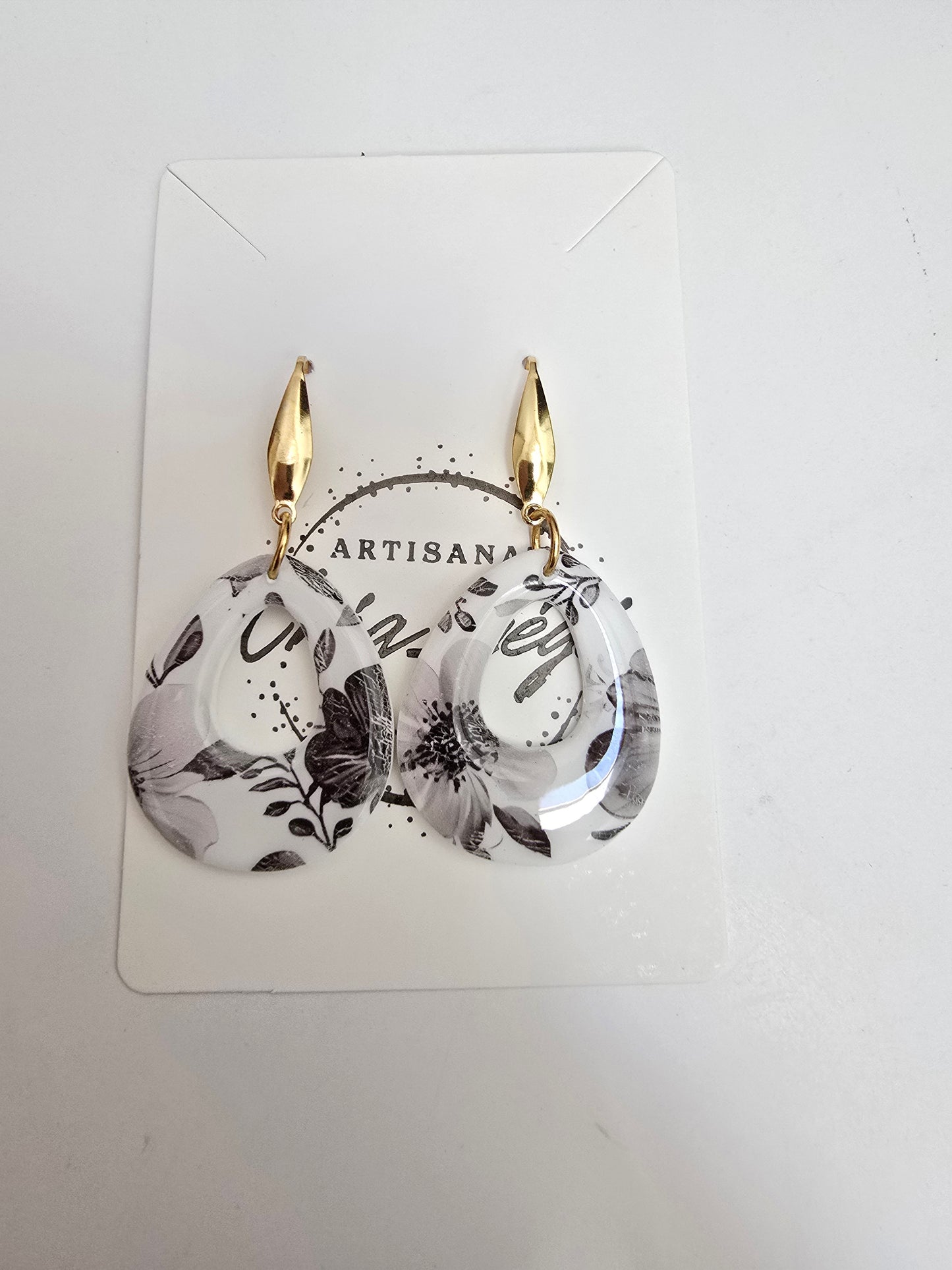 Boucles d'oreilles ovales fleurs noir et blanc "Jardin Doré"