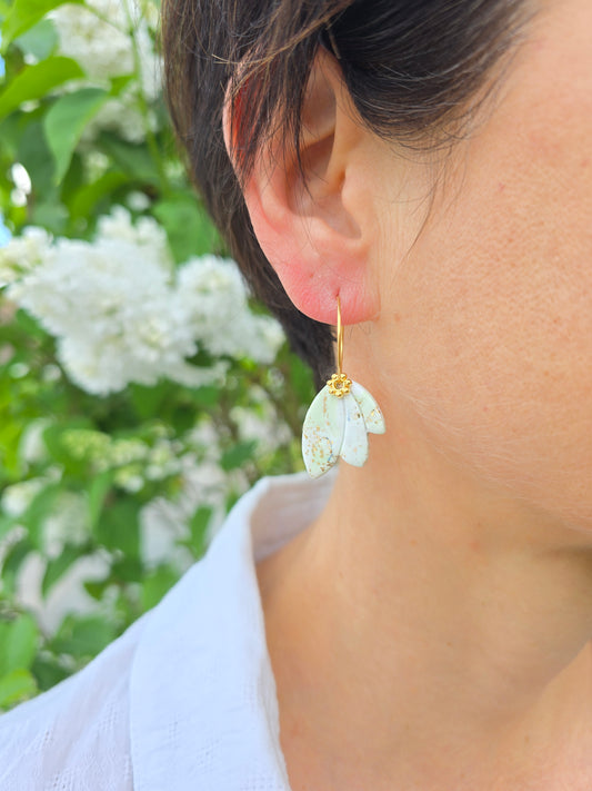 Boucles d’oreilles vert amande incrusté de feuilles d'or - Acier inoxydable