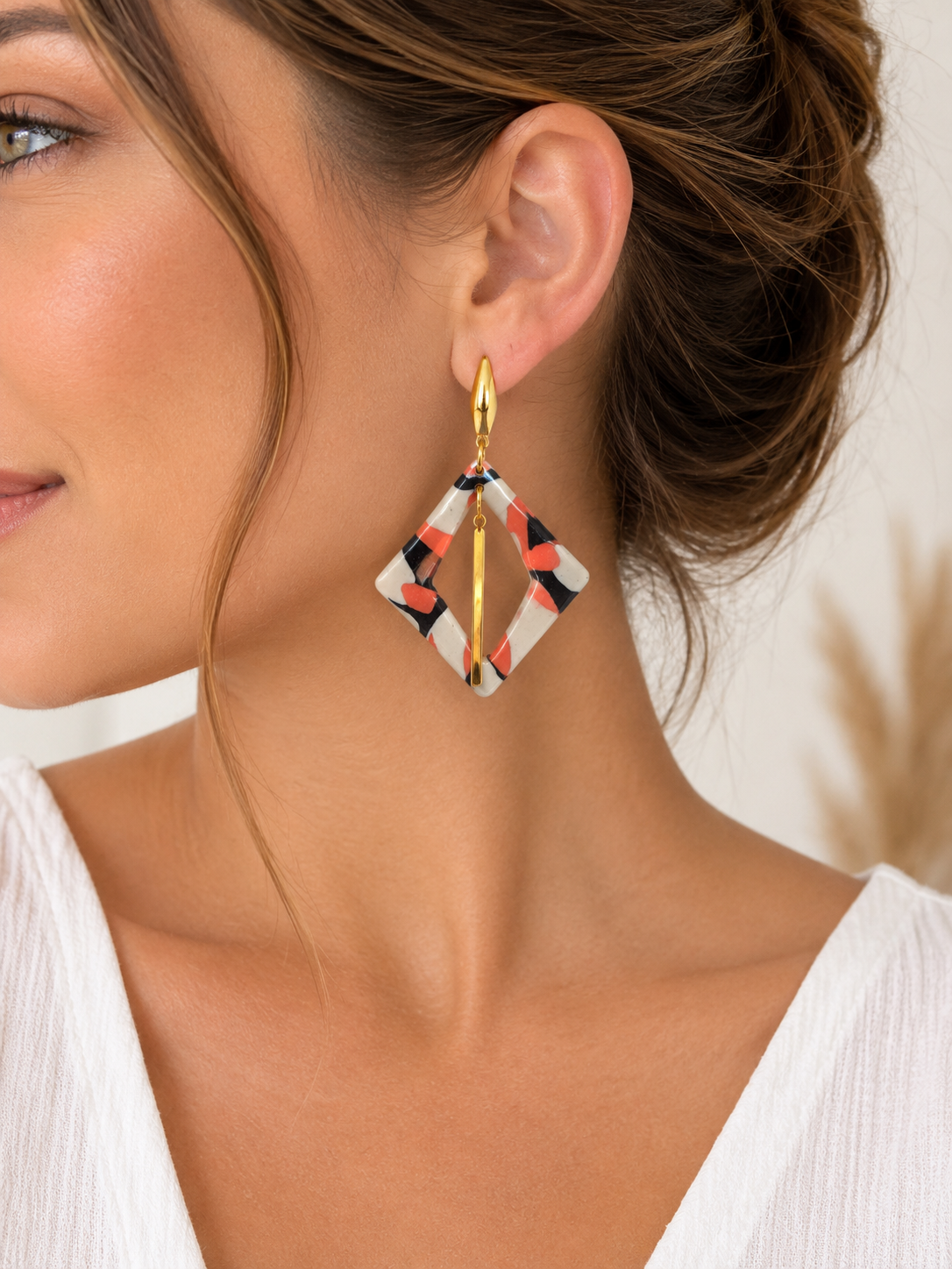 Boucles d'oreilles pendantes légères losange terrazzo corail & noir