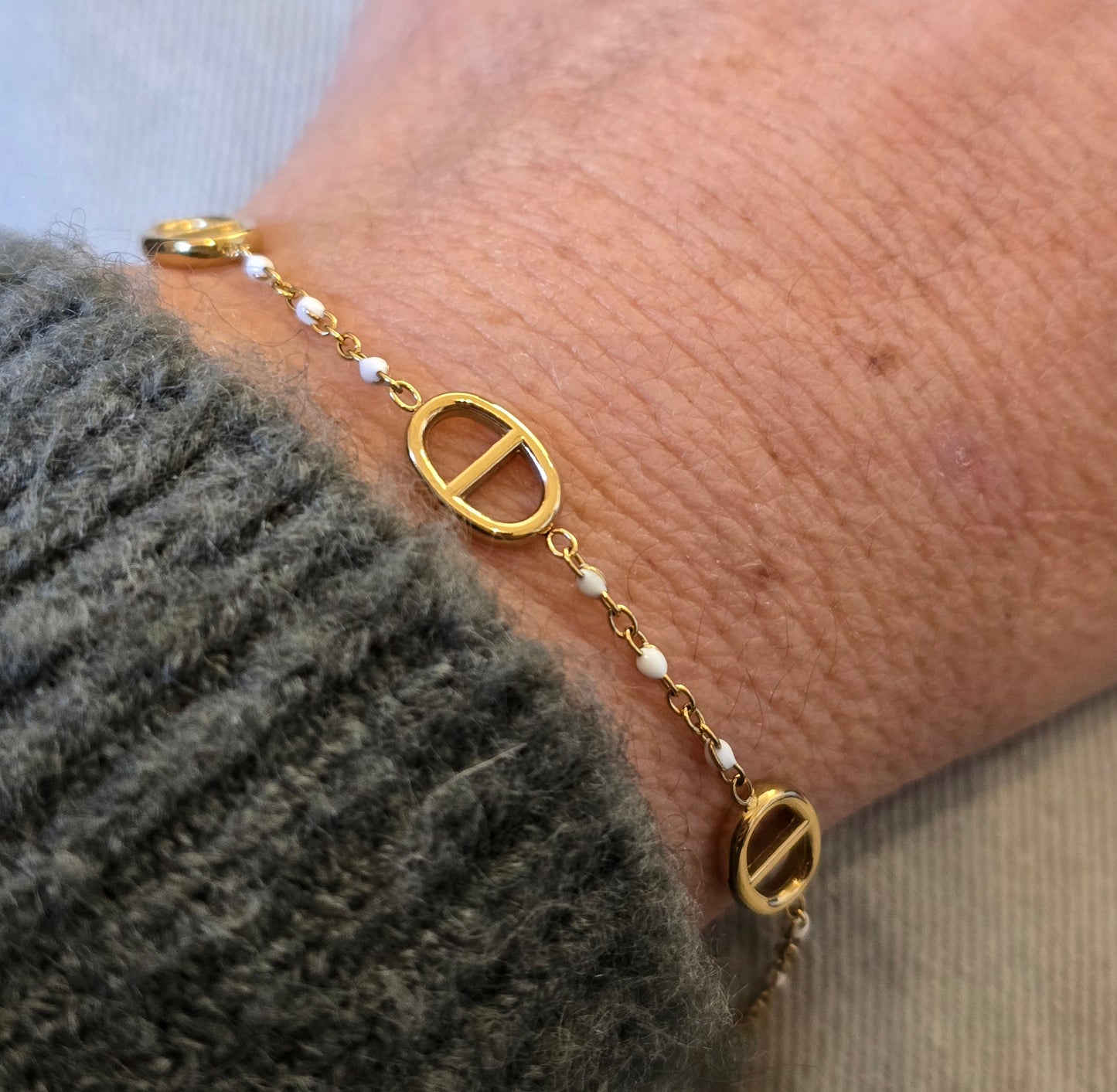 Parure moderne et discrète