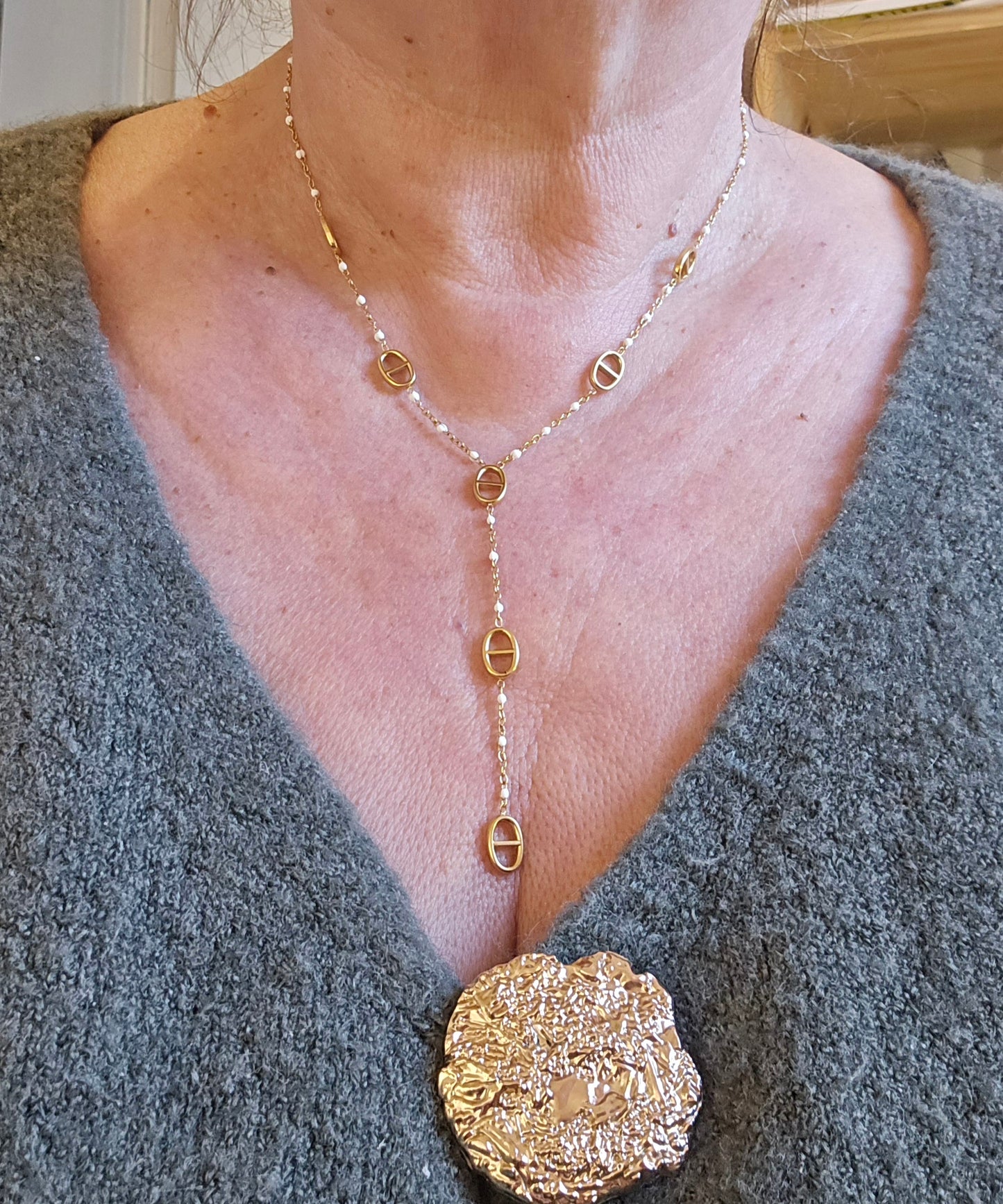 Parure moderne et discrète