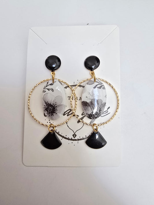 "Floral Radiance" Flower stud earrings and gold circle