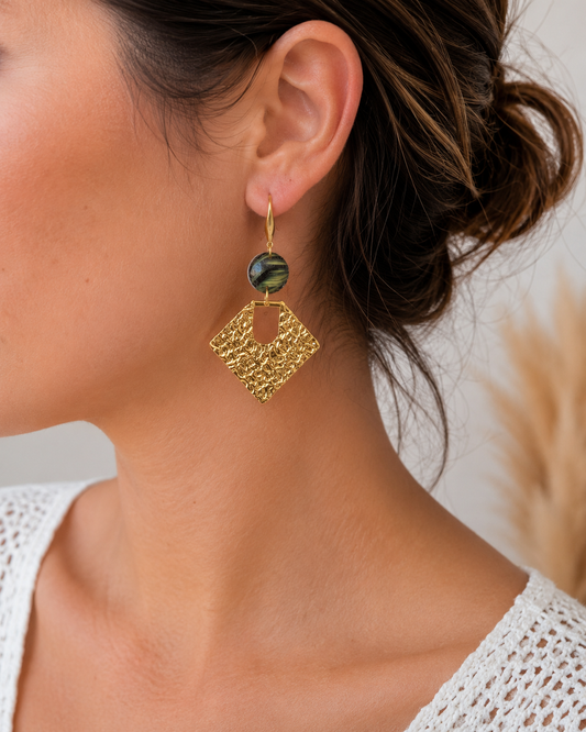 Boucles d'oreilles pendantes losange martelé en acier inoxydable doré et pâte polymère résinée effet marbré vert