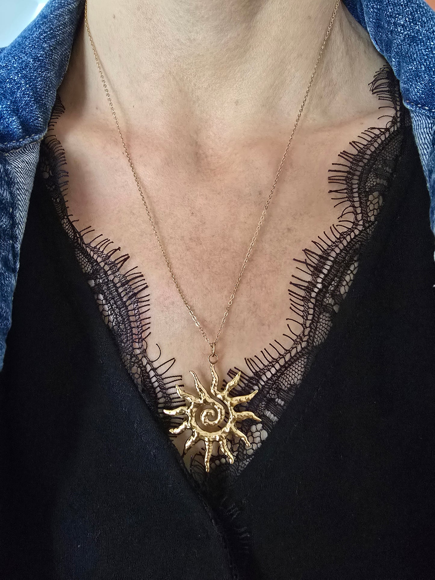 Collier soleil doré en acier inoxydable-Pendentif rayonnant, bijou élégant et intemporel - Créa Gégé