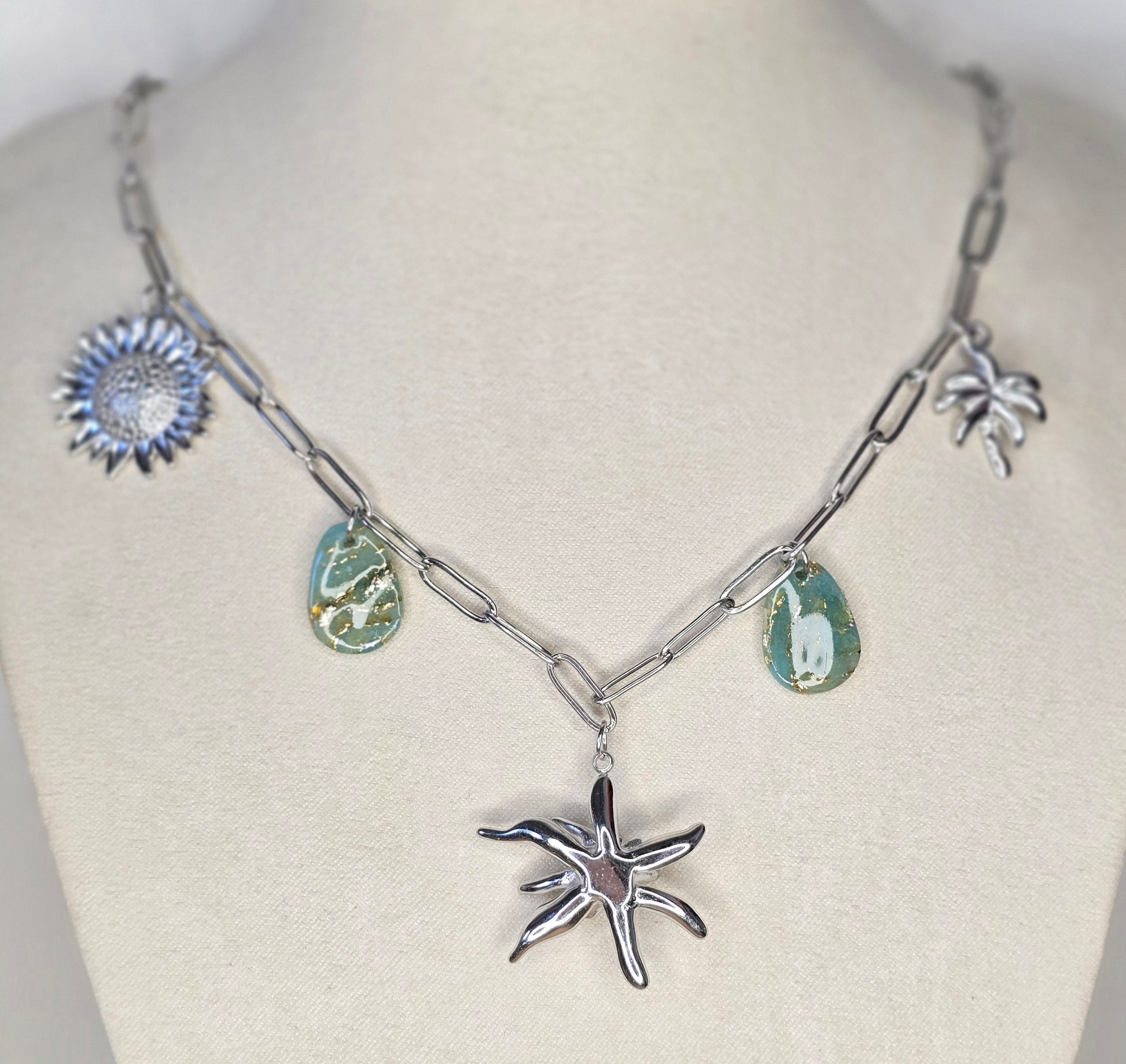 Collier étoile gouttes vert jade - vue 2 - Créa Gégé