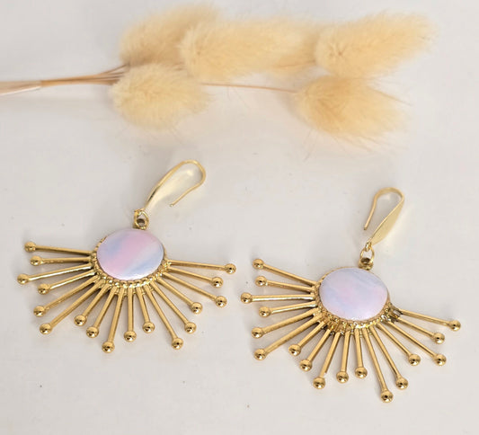 Boucles d’oreilles soleil doré -pâte polymère Résinée-acier inoxydable. Bijou artisanale lumineux - Créa Gégé