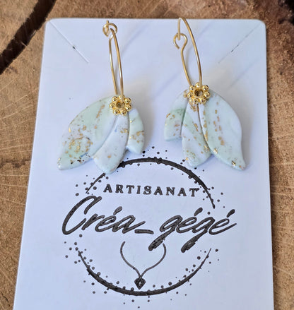 Boucles d’oreilles vert amande incrusté de feuilles d'or - Acier inoxydable