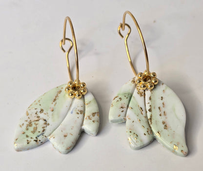 Boucles d’oreilles vert amande incrusté de feuilles d'or - Acier inoxydable