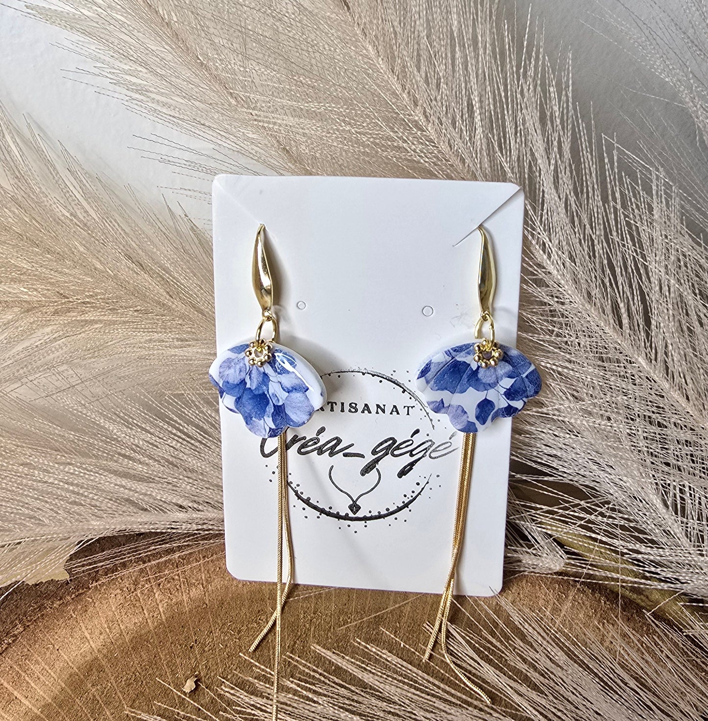 Boucles d’oreilles florale artisanales-collection élégance bleu-acier inoxydable et pâte polymère