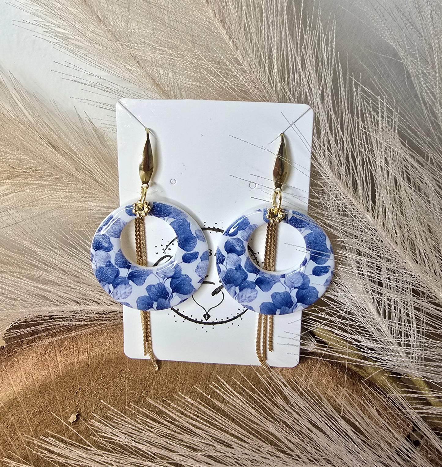 Boucles d’oreilles florales artisanale -collection élégance bleu-acier inoxydable et pâte polymère