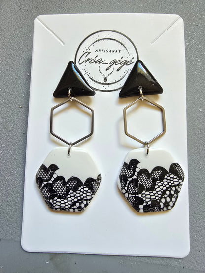 Boucles d'oreilles pendantes hexagone dentelle noire & blanche