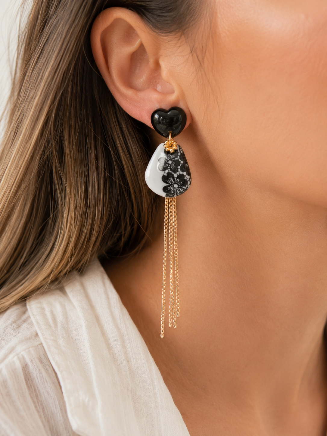 Boucles d'oreilles pendantes cœur à franges en acier inoxydable doré et pâte polymère résinée effet dentelle