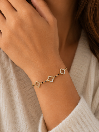 Bracelet ajustable trèfle en acier inoxydable doré serti de strass