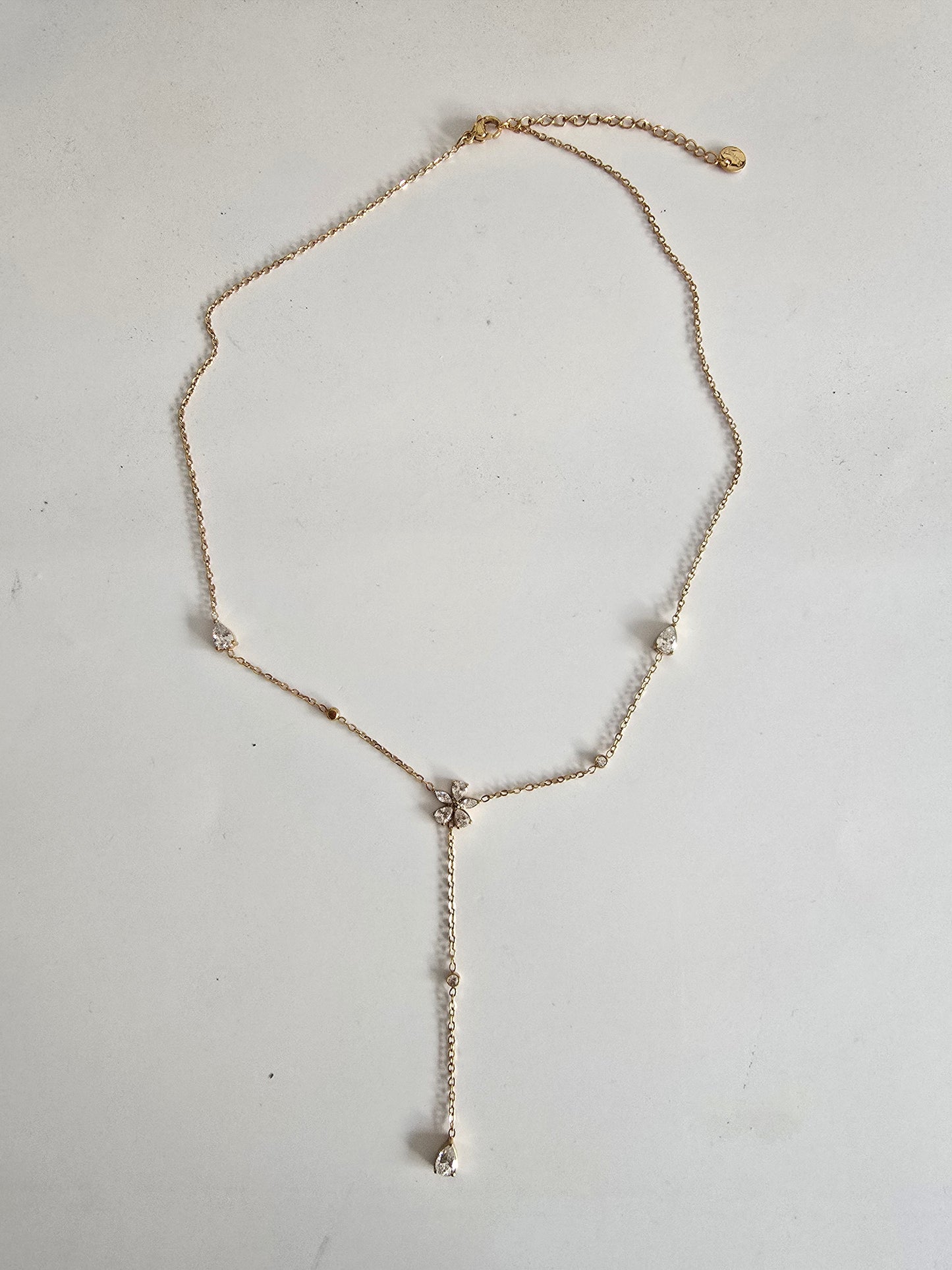 Collier Y fleur en acier inoxydable doré serti de strass