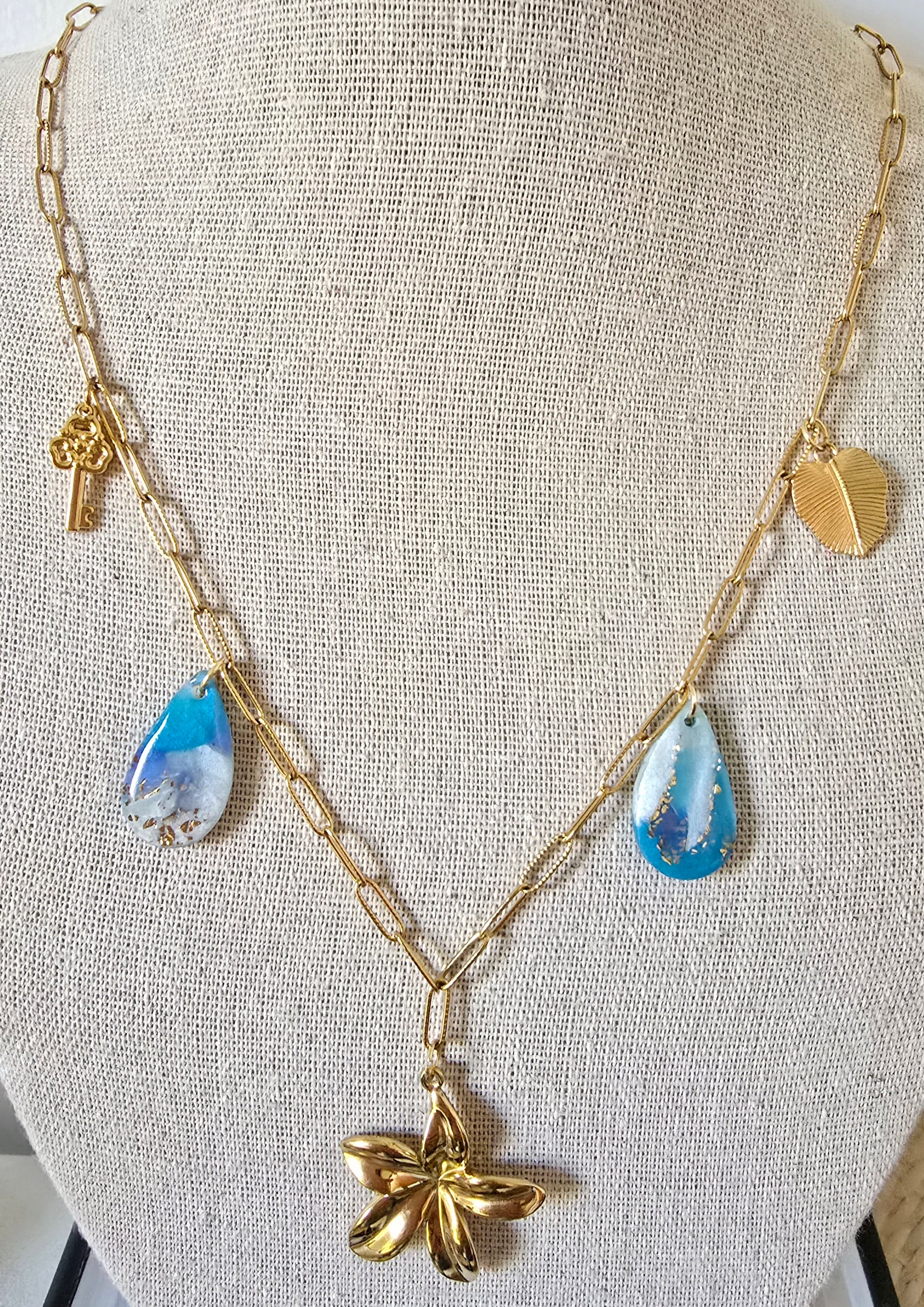Collier charms bleu océan - Créa Gégé