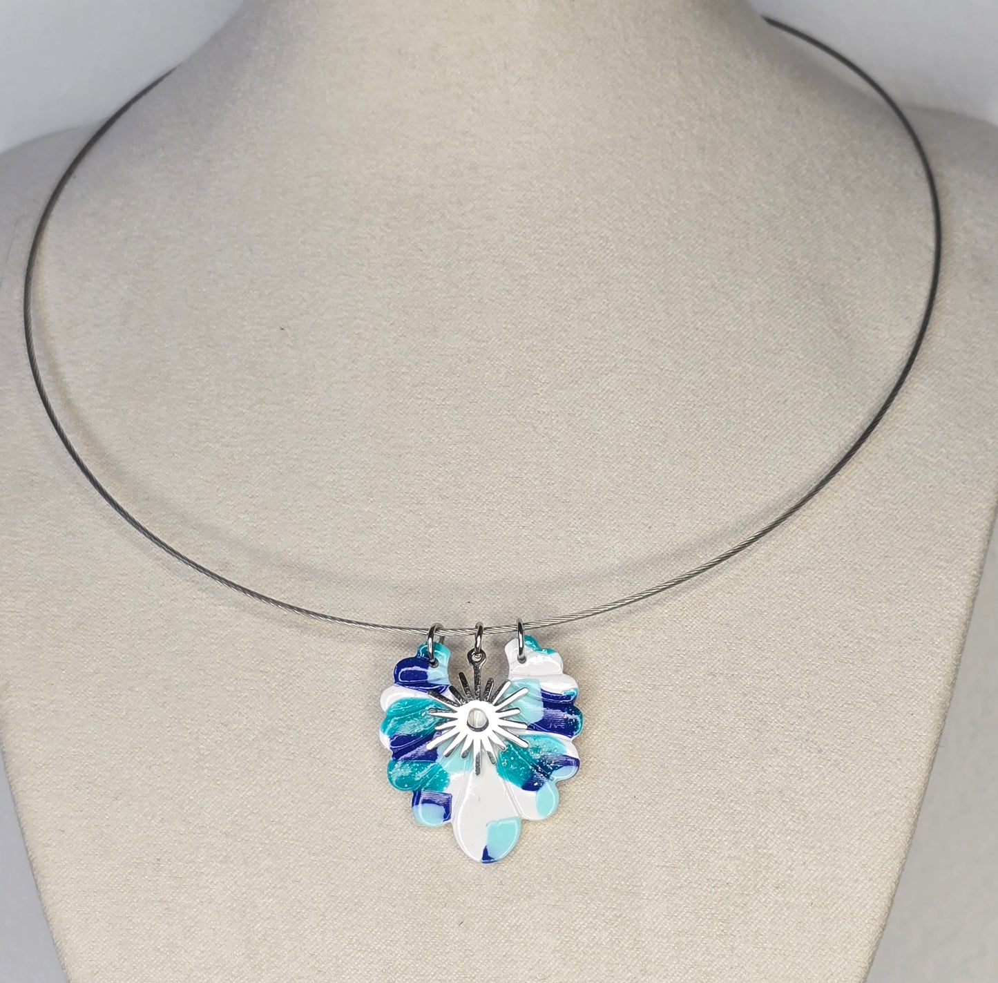 Collier jonc aux Couleurs de l’océan - vue 2 - Créa Gégé