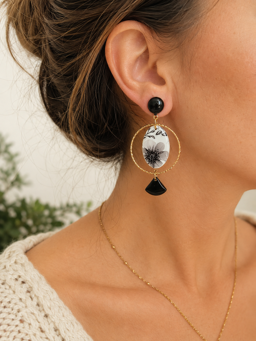 Boucles d'oreilles puce fleurs et cercle doré "Éclat Floral"
