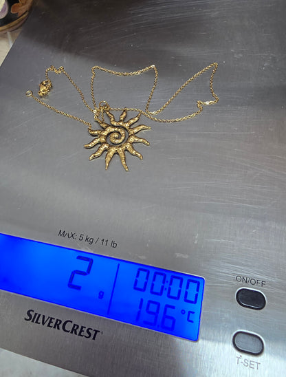Collier soleil doré en acier inoxydable-Pendentif rayonnant, bijou élégant et intemporel - vue 3 - Créa Gégé