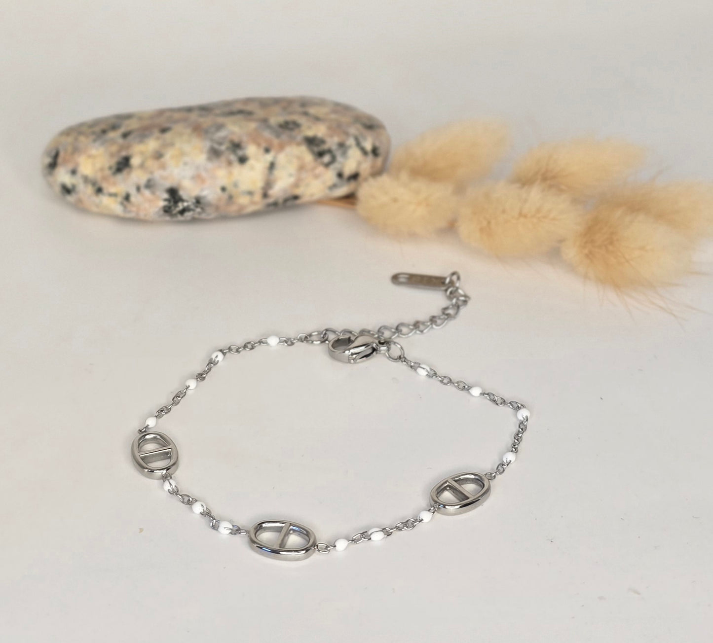 Parure moderne et discrète