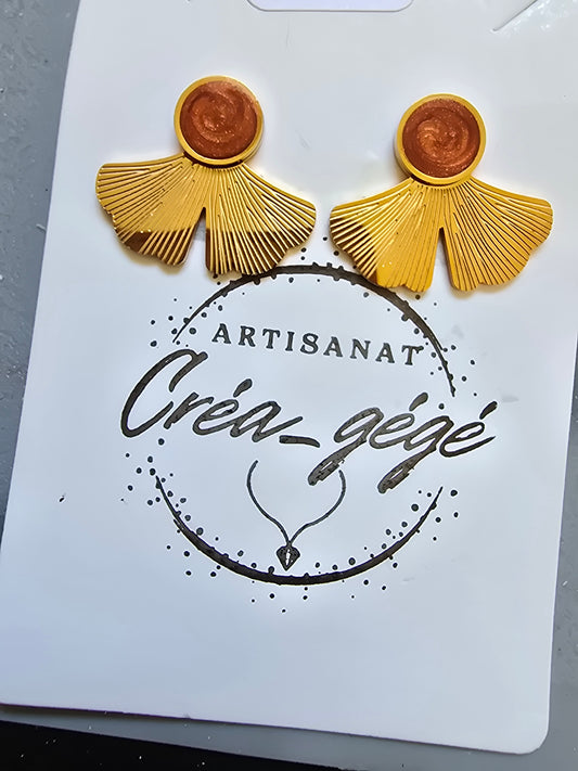 Boucles d'oreilles puce feuille de ginkgo doré & résine bronze