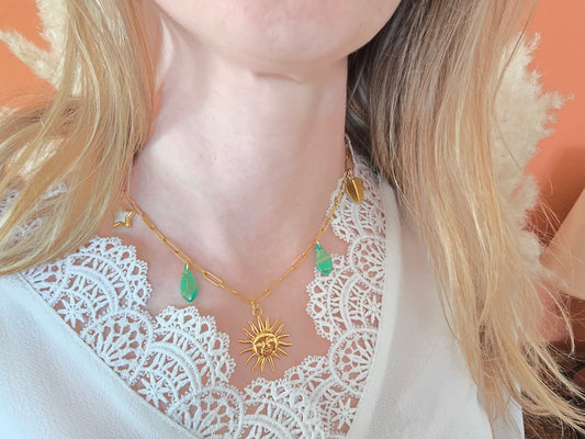 Collier Soleil doré et gouttes vert émeraude - Créa Gégé